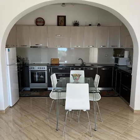 Alexandros Villa Qeparo